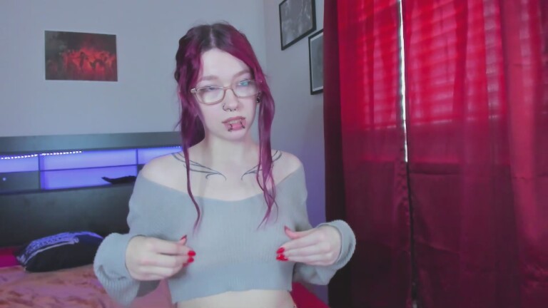 NikkiVill's Streamate show and profile