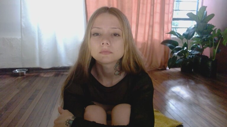 VicktoriaLou's Streamate show and profile