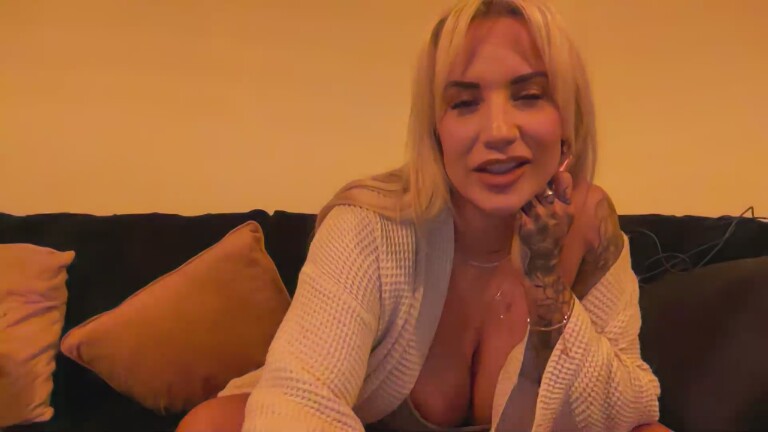 VivianUK's Streamate show and profile