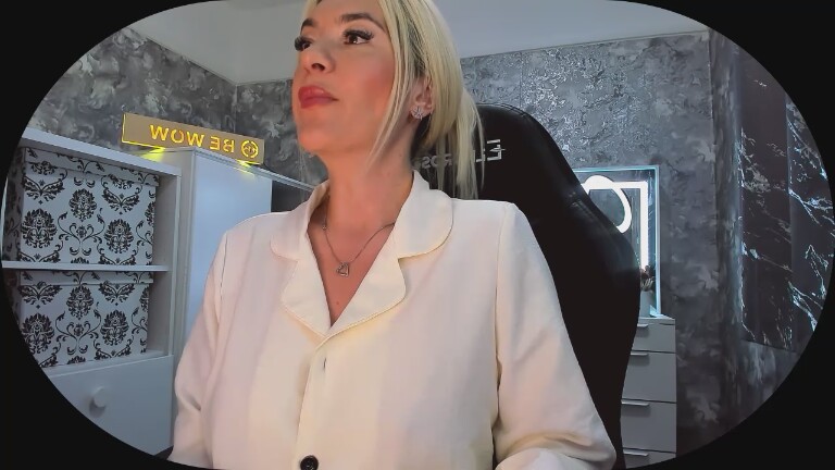 BE_WOW's Streamate show and profile