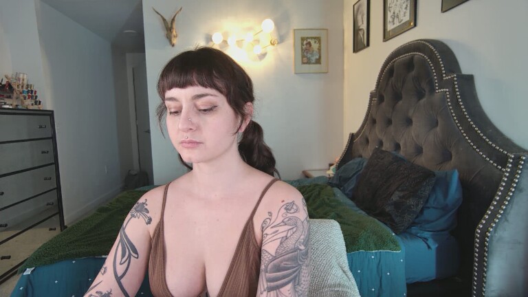 QueenAvaline's Streamate show and profile