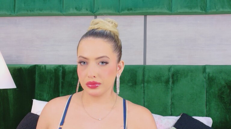 MartinaCroxx's Streamate show and profile