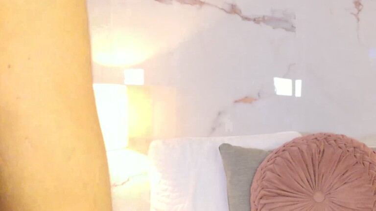 SaraThoompson's Streamate show and profile