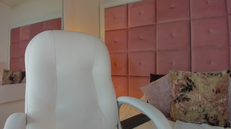 hollyBrisstol90's Streamate show and profile