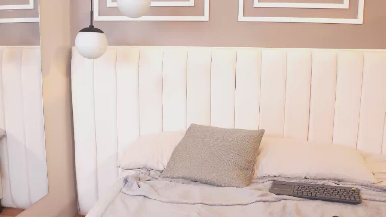 ElhaLust's Streamate show and profile