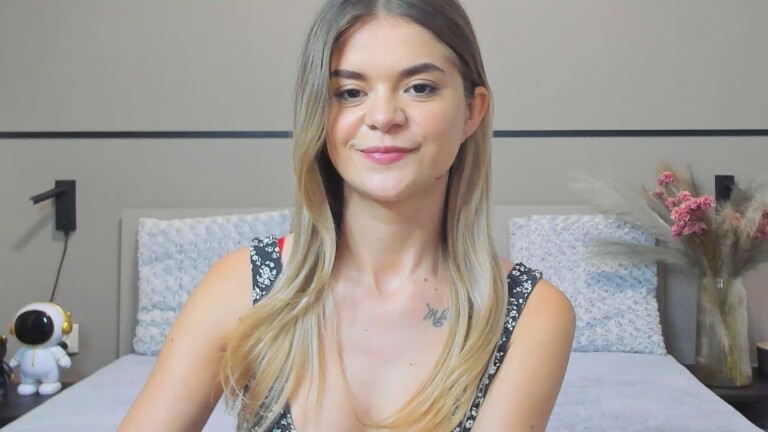 LunaKrismas's Streamate show and profile