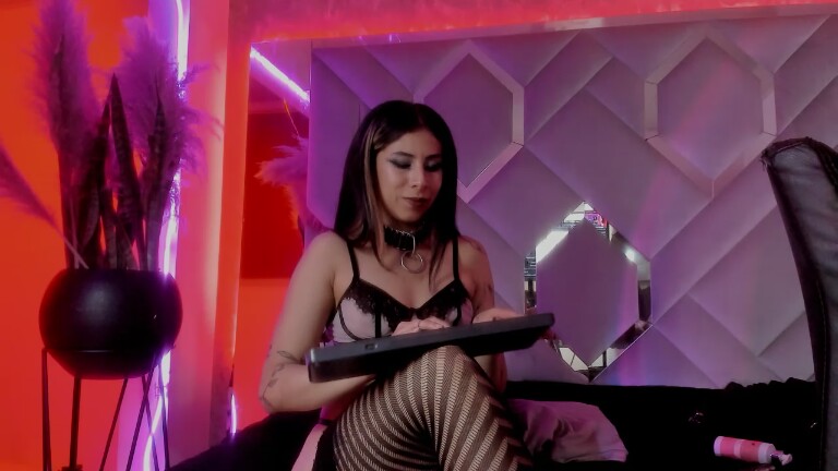 SaaraFoox's Streamate show and profile