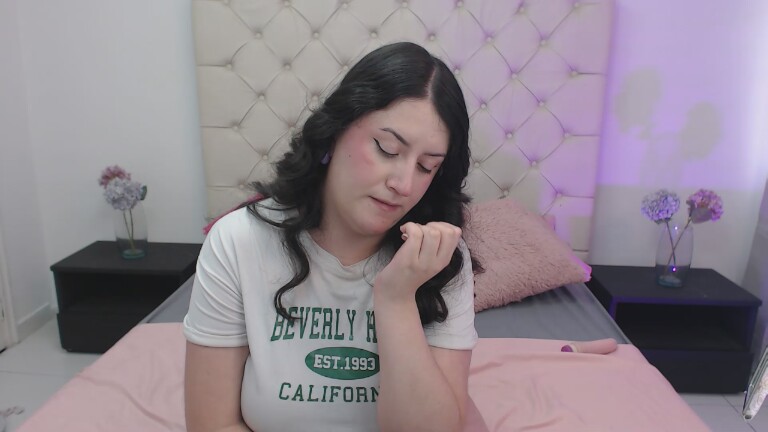 LalaMilan's Streamate show and profile