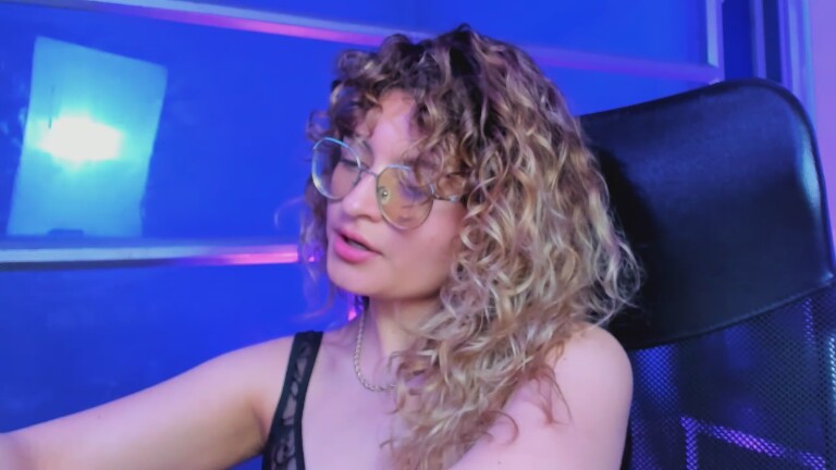 Emili_Rouse's Streamate show and profile