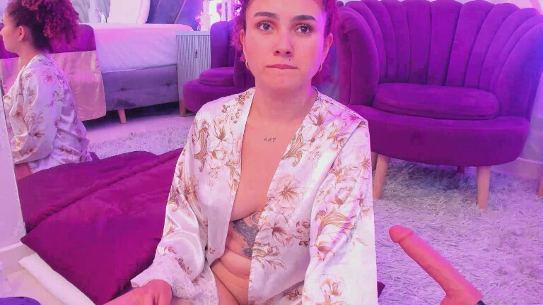 HollyJhonson's Streamate show and profile