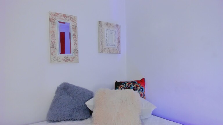 AriahDoll's Streamate show and profile