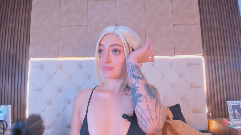 Elizabeth_Dumont's Streamate show and profile