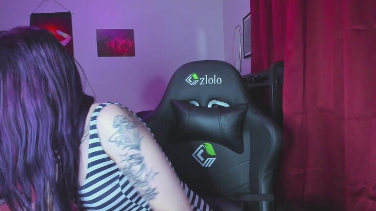 NikkiVill's Streamate show and profile