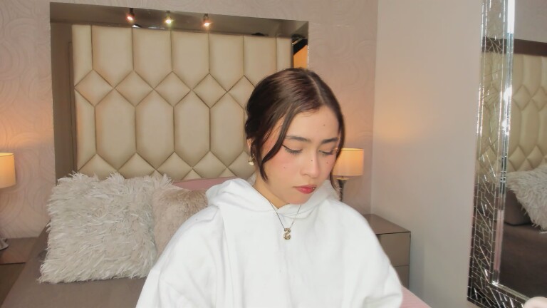 SophiaColinns's Streamate show and profile