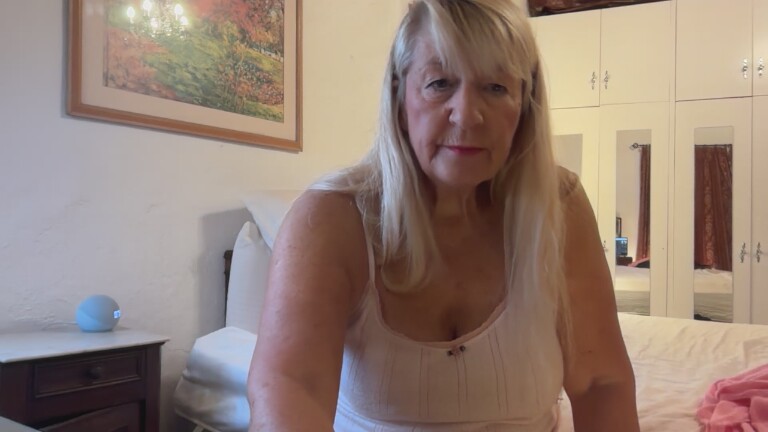 FoxyLeo's Streamate show and profile