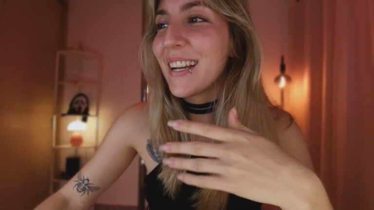 LindaSofiaa's Streamate show and profile