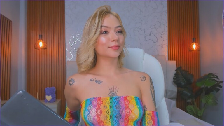 AliceLauderr's Streamate show and profile