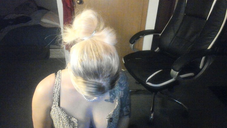 Hottyhousewife18's Streamate show and profile