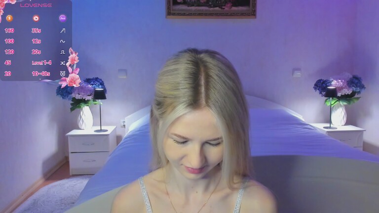 Julie_Blaze's Streamate show and profile