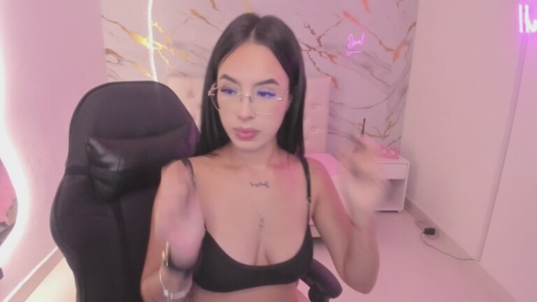 miajonnees18's Streamate show and profile