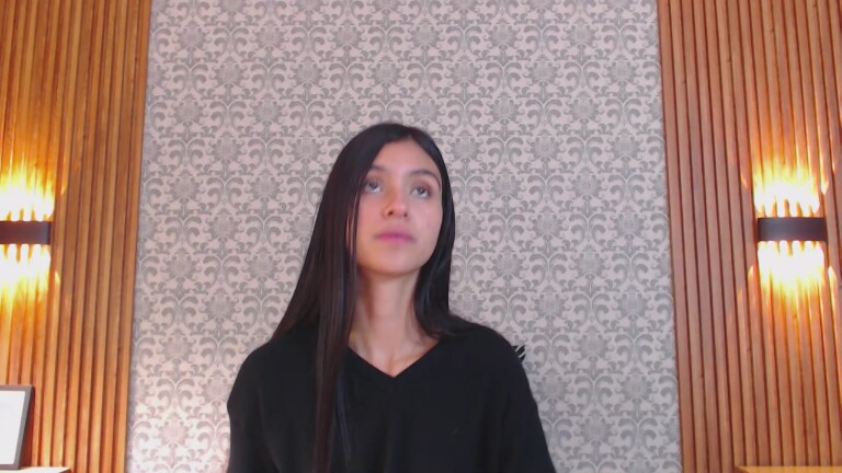 Charlotte_18's Streamate show and profile