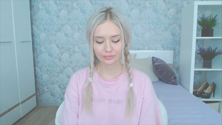 Lindy18's Streamate show and profile