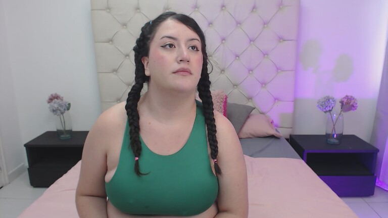 LalaMilan's Streamate show and profile