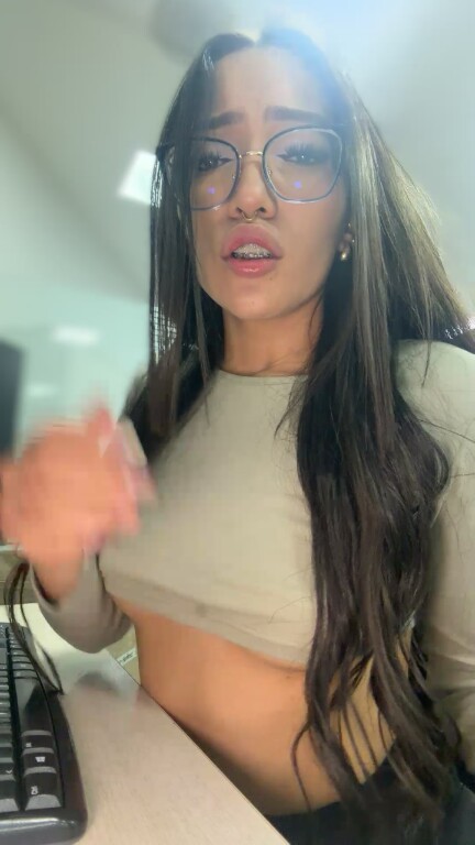 NaomiBendz's Streamate show and profile