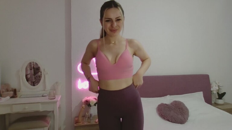 EMYILIA's Streamate show and profile