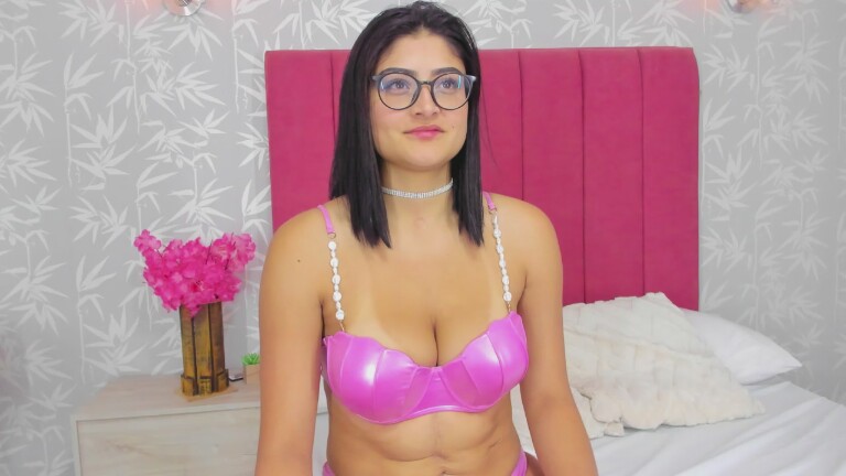 LaraMiller's Streamate show and profile