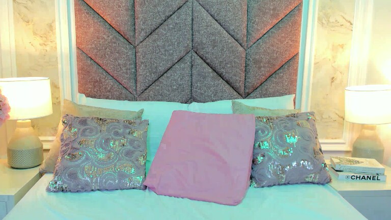 ScarletShinee's Streamate show and profile