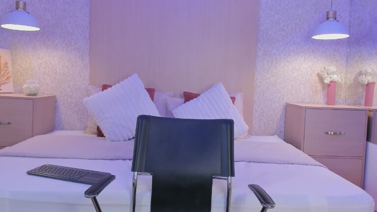 Aly_Brownn's Streamate show and profile