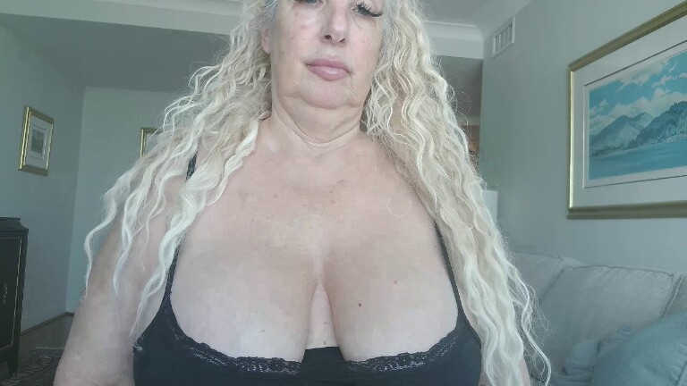 StephanieMatureBusty's Streamate show and profile