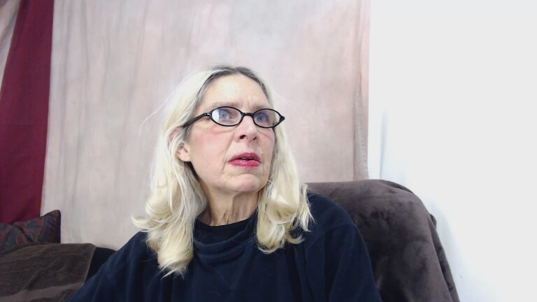 MidwestMILF's Streamate show and profile