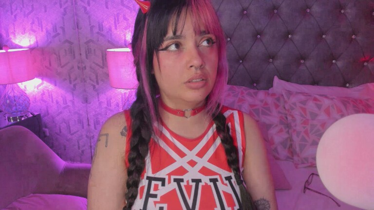 MaddieWaves's Streamate show and profile