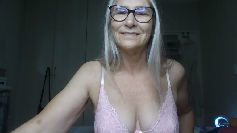 SexyScarlett22's Streamate show and profile