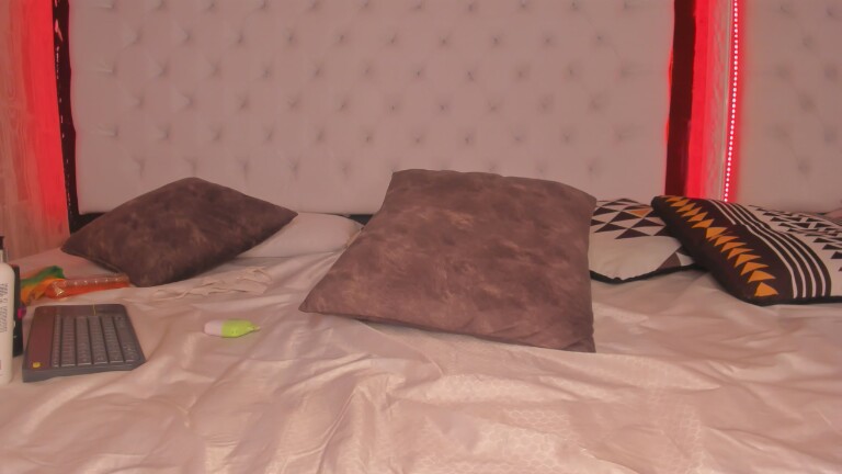 NaslyStone's Streamate show and profile