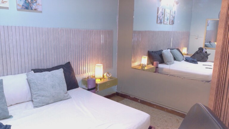 EliFlores's Streamate show and profile