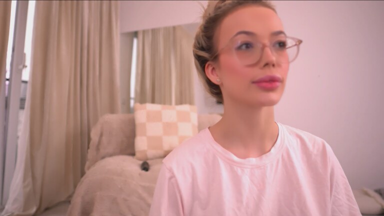 KylieJoyce's Streamate show and profile