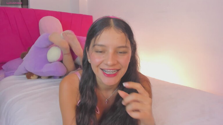 EmilyJons29's Streamate show and profile