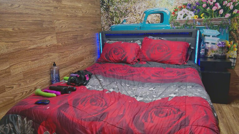 thesexymilf22's Streamate show and profile