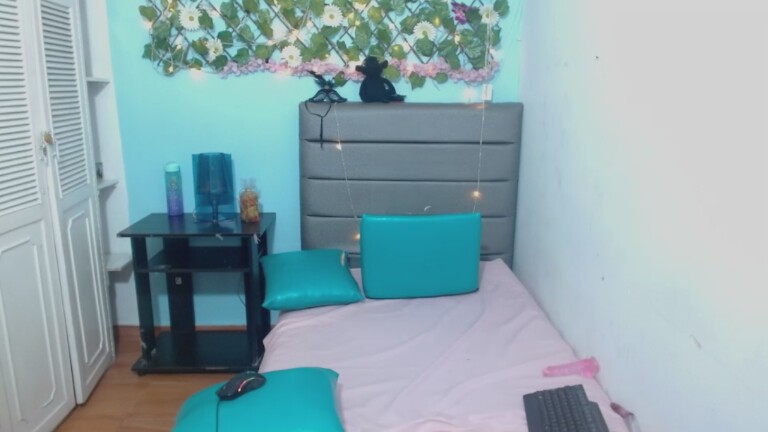 ChloeJonesrs707's Streamate show and profile