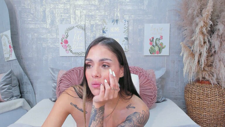 SaraBacker's Streamate show and profile