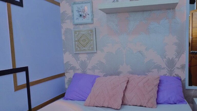 Emmaa_Thompsoon's Streamate show and profile