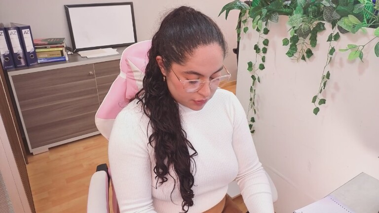 SharaThomas's Streamate show and profile